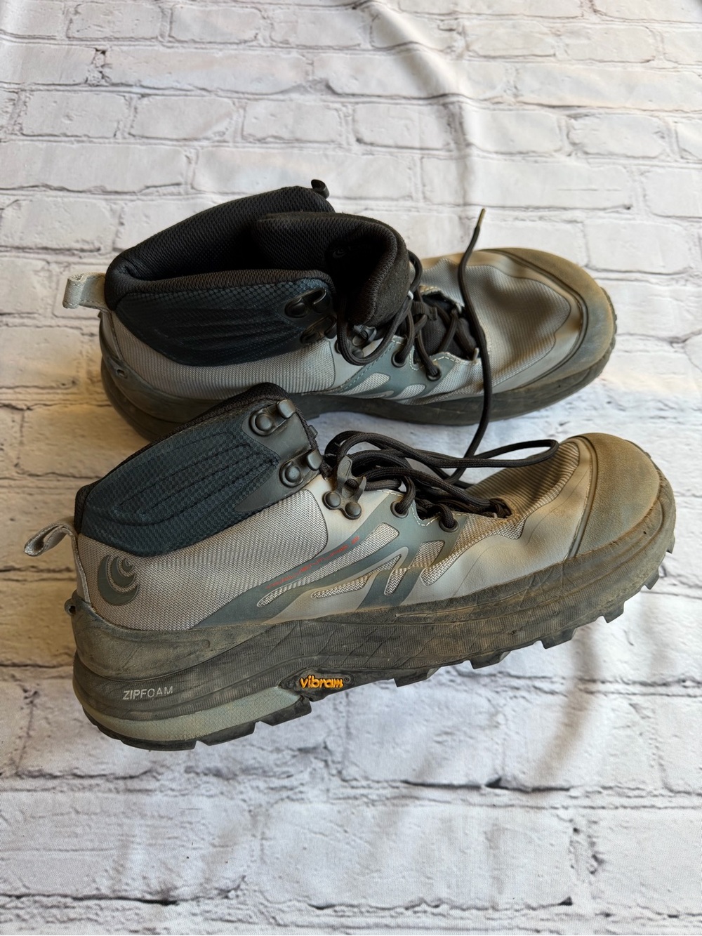 Topo Athletic Trailventure 2 Mens High Top Shoes Hiking Boots Vibram Stone 9.5
